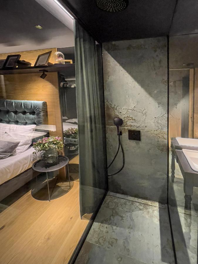 Restaurant a Pension u Hradu Šternberk Bagian luar foto